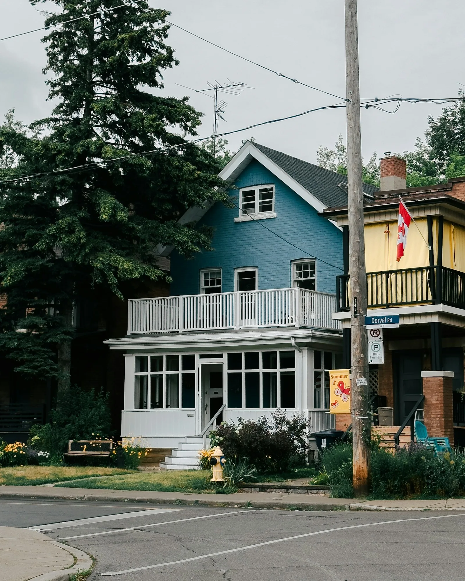 Canadian residential homes in a suburban neighbourhood — North York